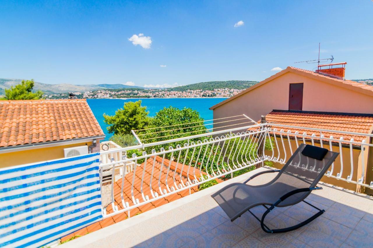 Apartment "On The Beach" Trogir Exterior foto
