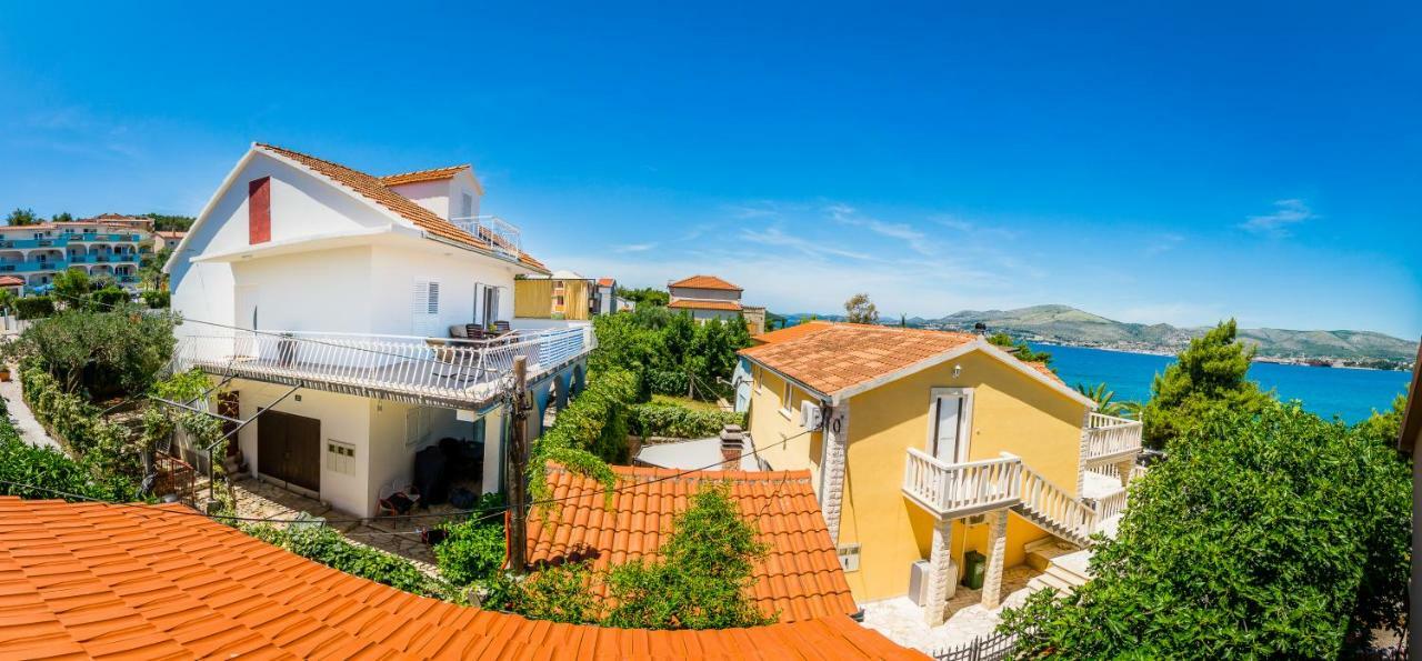 Apartment "On The Beach" Trogir Exterior foto